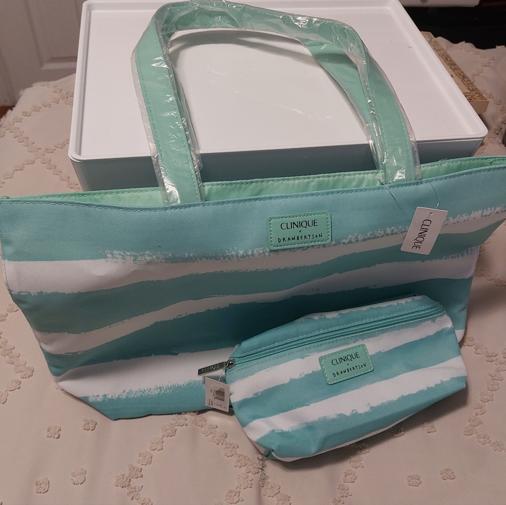 Free With $15 Purchase Clinique Tote & Make-up Bag (Add To Bundle I Will Adjust)